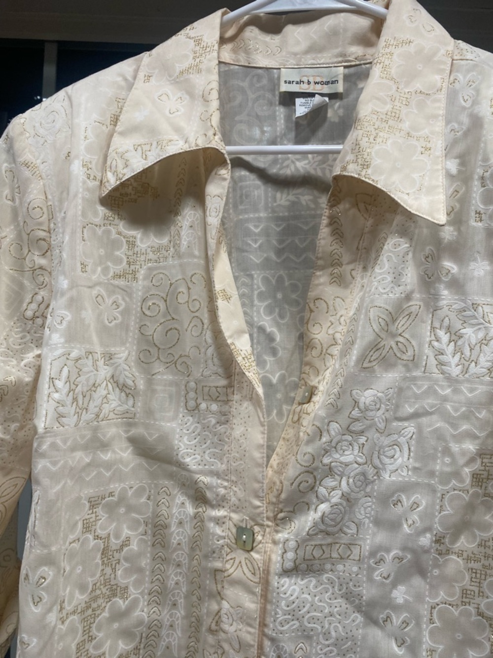 Sarah B - 2X cream blouse with floral design and gold highlights 3/4 sleeves